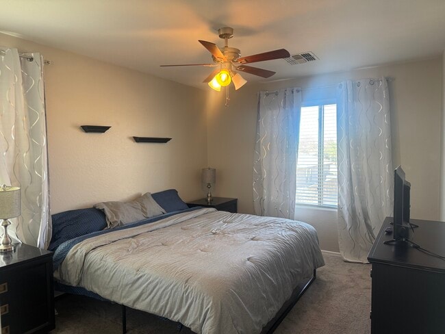 11872 W Alvarado Rd in Avondale, AZ - Foto de edificio - Building Photo