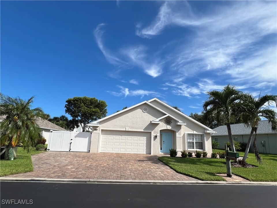 15817 Beachcomber Ave in Ft. Myers, FL - Building Photo