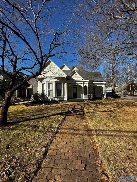 615 Holmes Ave NE in Huntsville, AL - Building Photo