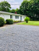 303 Old Town Rd in East Setauket, NY - Building Photo