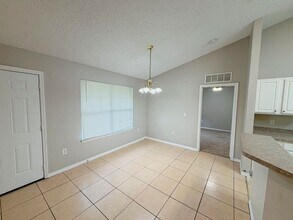 7 Poinsettia Ln in Palm Coast, FL - Building Photo - Building Photo