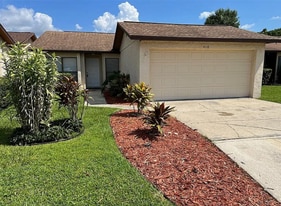 4118 Fishermans Landing in Winter Haven, FL - Building Photo