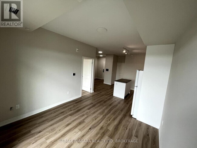 50-LP50 Herrick Ave in St Catharines, ON - Building Photo - Building Photo