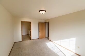 Gateway Estates Apartments in Beloit, WI - Foto de edificio - Building Photo