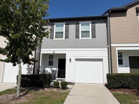 653 Madison Dr in Davenport, FL - Building Photo