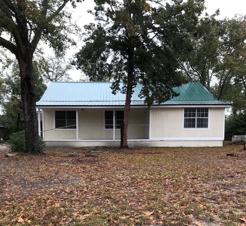 639 E Walnut St in Jesup, GA - Building Photo