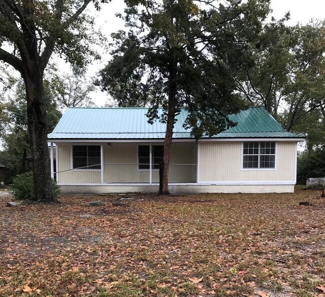 Unavailable Property at 639 E Walnut St in Jesup, GA Listing Removed