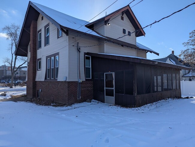 410 E Park St in Champaign, IL - Foto de edificio - Building Photo