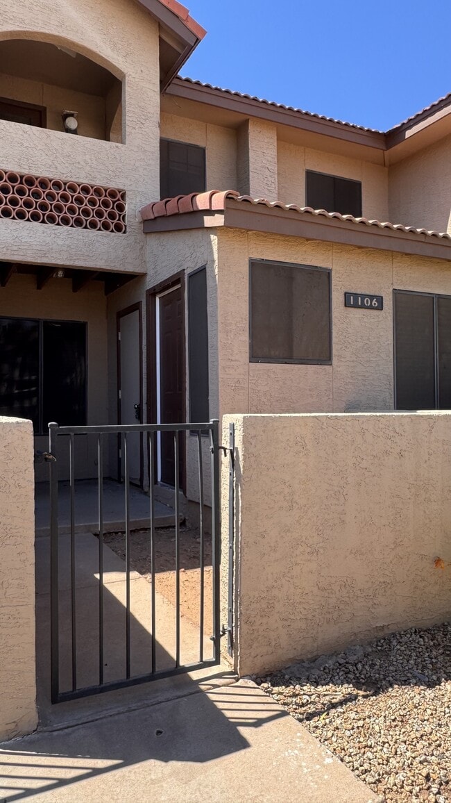 property at 8625 E Belleview Pl