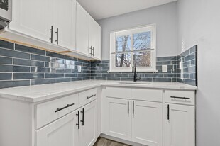 332 Park Ave, Unit B in East Hartford, CT - Building Photo