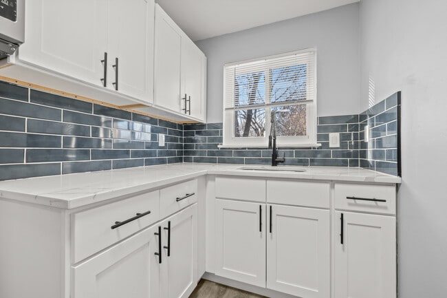 332 Park Ave, Unit B