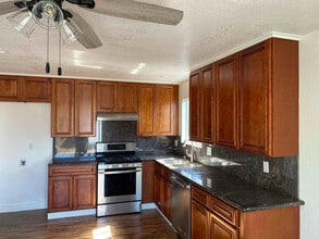 100 Novato Dr in Vacaville, CA - Building Photo - Building Photo