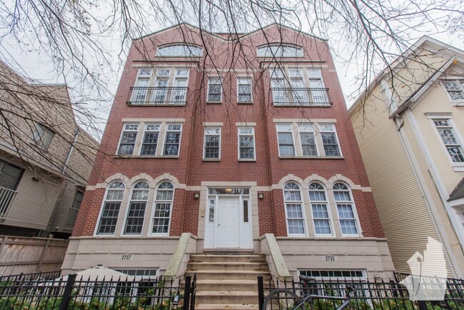 2737 N Wayne Ave, Unit 1S