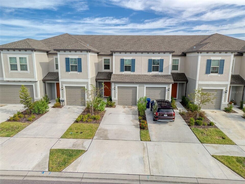 31718 Blue Passing Loop in Wesley Chapel, FL - Building Photo