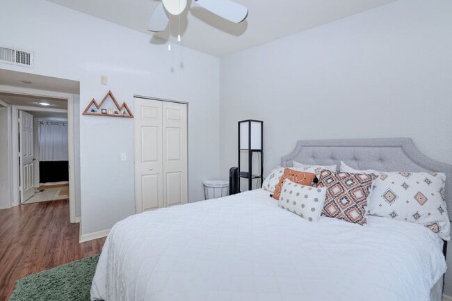 8294 Key Royal Cir in Naples, FL - Foto de edificio - Building Photo