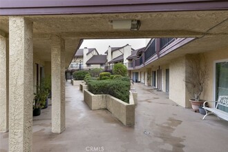 2850 Montrose Ave, Unit 6 in Glendale, CA - Building Photo - Building Photo
