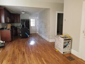 45 Adams St, Unit 1 in Medford, MA - Foto de edificio - Building Photo