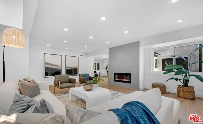 property at 418 N Bowling Green Way