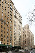 677 West End Ave in New York, NY - Foto de edificio - Building Photo