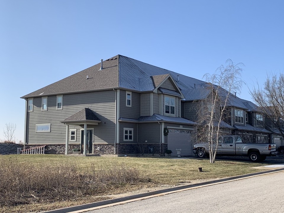 Dungarvan Drive Townhomes in Manhattan, IL - Building Photo