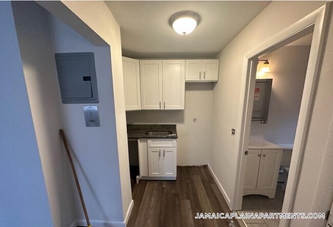 280 Hyde Park Ave, Unit 3