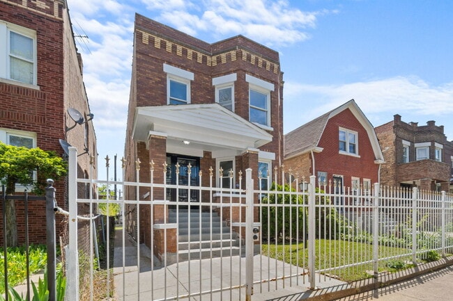 property at 1031 N Drake Ave