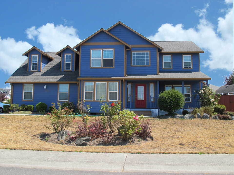 1700 SW Tahoe St in Oak Harbor, WA - Building Photo