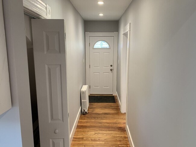 323 Lowell St in Somerville, MA - Building Photo - Building Photo