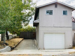 3208 SW Raymond St in Seattle, WA - Building Photo - Building Photo