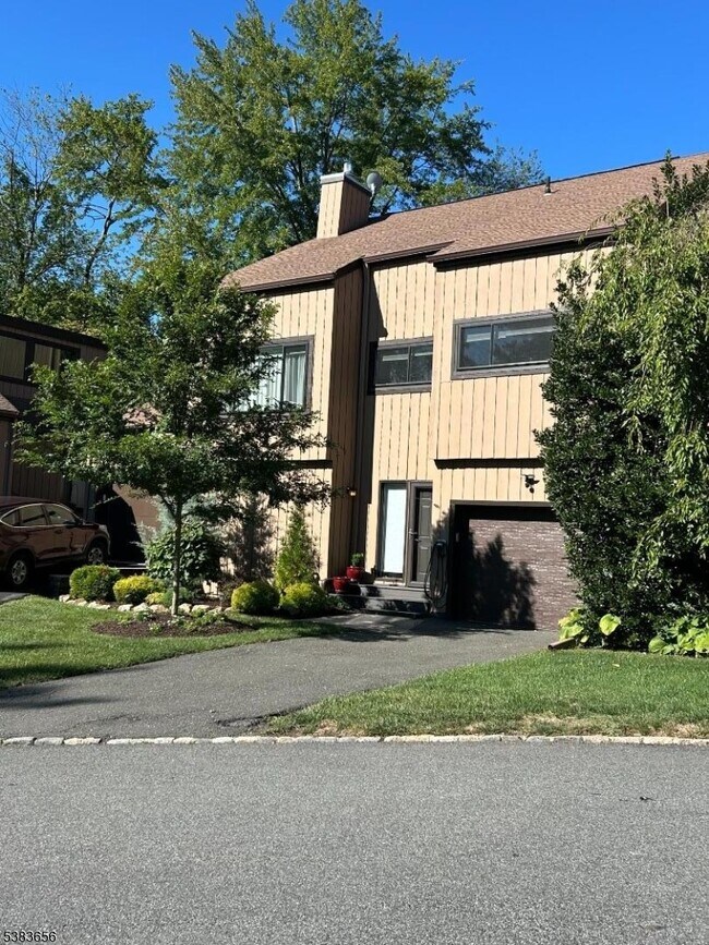 4 Cedar Ln in Morristown, NJ - Building Photo - Building Photo