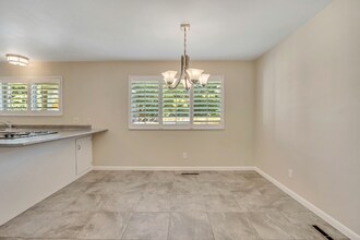 3998 S Oliver Dr in Holladay, UT - Foto de edificio - Building Photo