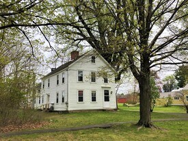 190 Russell St in Hadley, MA - Building Photo