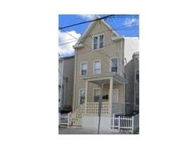 93 Highland St, Unit Unit 2 in Paterson, NJ - Building Photo