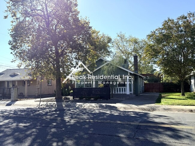 5850 Broadway in Sacramento, CA - Building Photo - Building Photo