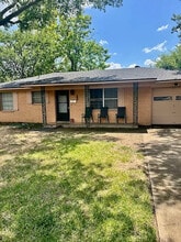 Room in House on E Mona Ave in Duncanville, TX - Foto de edificio - Building Photo