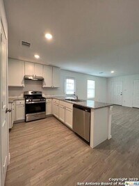 13819 Llama Pl photo'