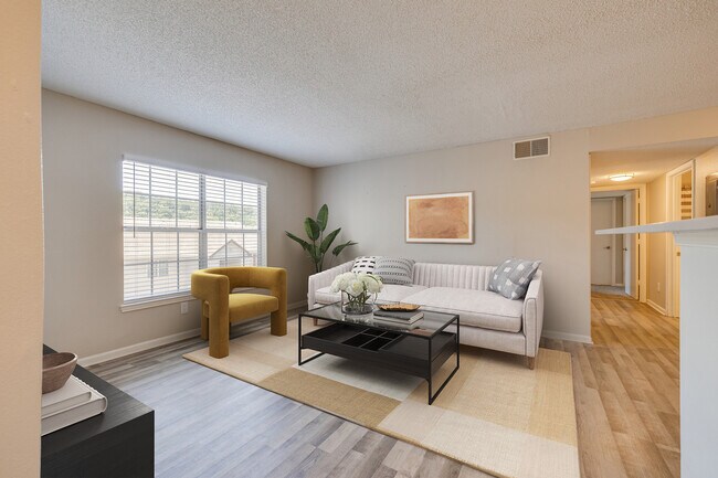 Hillside Place Apartments in Knoxville, TN - Foto de edificio - Building Photo