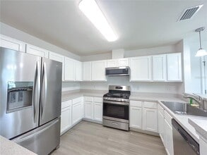 2738 SE 21st Rd in Gainesville, FL - Building Photo - Building Photo
