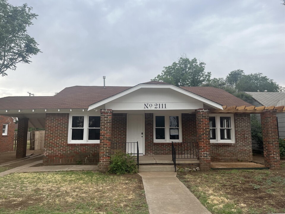 2111 27th St in Lubbock, TX - Building Photo