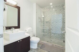 5350 NW 87th Ave in Doral, FL - Building Photo - Building Photo