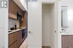 110 Broadway Ave in Toronto, ON - Building Photo