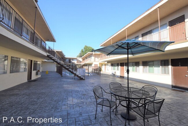 11840 Kittridge St in Los Angeles, CA - Building Photo - Building Photo