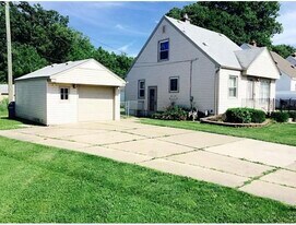 2221 Parker St in Dearborn, MI - Building Photo