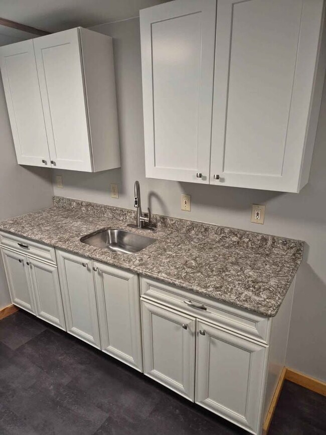 2 Maple Ave, Unit Upstairs in Friendship, NY - Building Photo - Building Photo