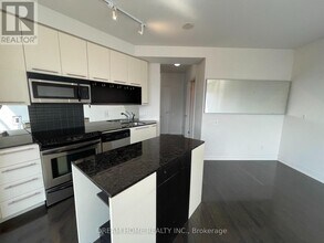 25 Carlton St. in Toronto, ON - Building Photo - Building Photo