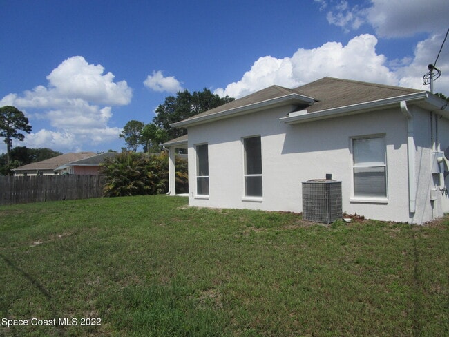 582 Consolata Ave NW in Palm Bay, FL - Building Photo - Building Photo