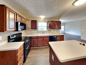 1866 Pinnacle Club Dr in Grove City, OH - Building Photo - Building Photo