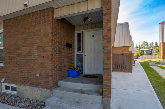 15 Sorrel Pl SW in Calgary, AB - Building Photo - Building Photo