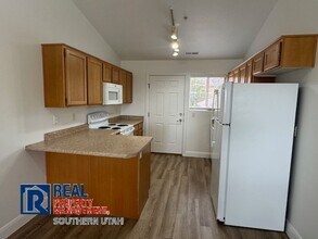 700 N Main St in Washington, UT - Foto de edificio - Building Photo