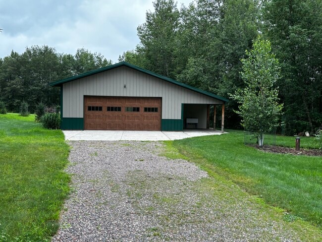 2819 Erin Ln in Birchwood, WI - Foto de edificio - Building Photo